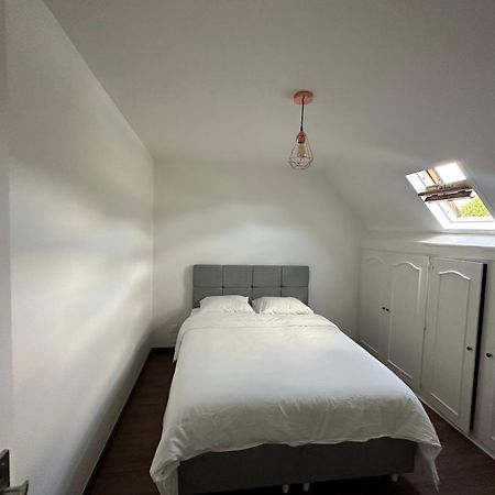Appartement Calme Moderne Proche De Disneyland Wifi & Cafe Gratuit & Arrivee Autonome Bussy-Saint-Georges Luaran gambar