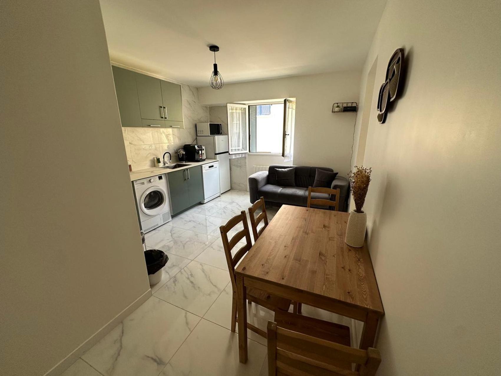 Appartement Calme Moderne Proche De Disneyland Wifi & Cafe Gratuit & Arrivee Autonome Bussy-Saint-Georges Luaran gambar