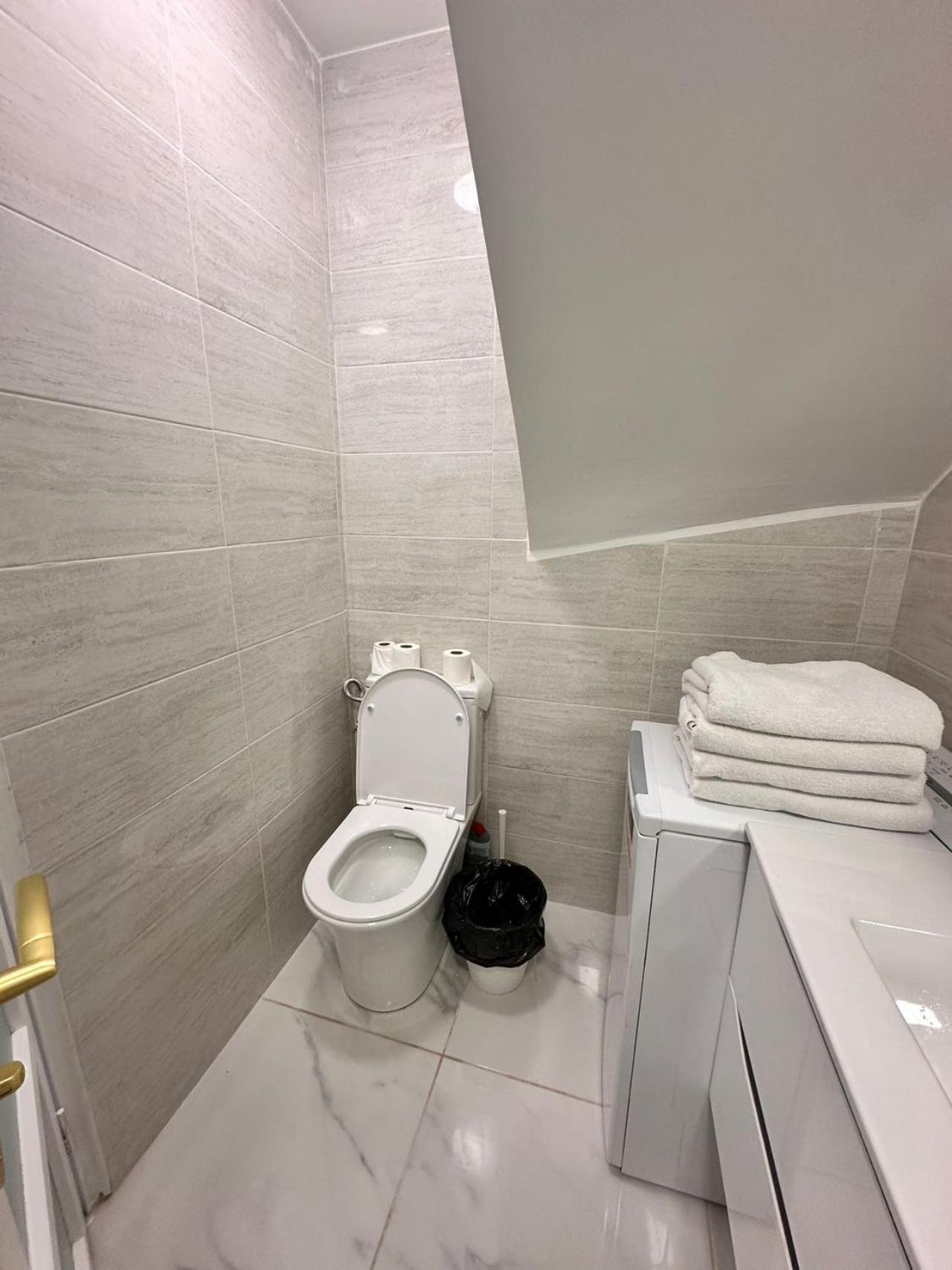 Appartement Calme Moderne Proche De Disneyland Wifi & Cafe Gratuit & Arrivee Autonome Bussy-Saint-Georges Luaran gambar