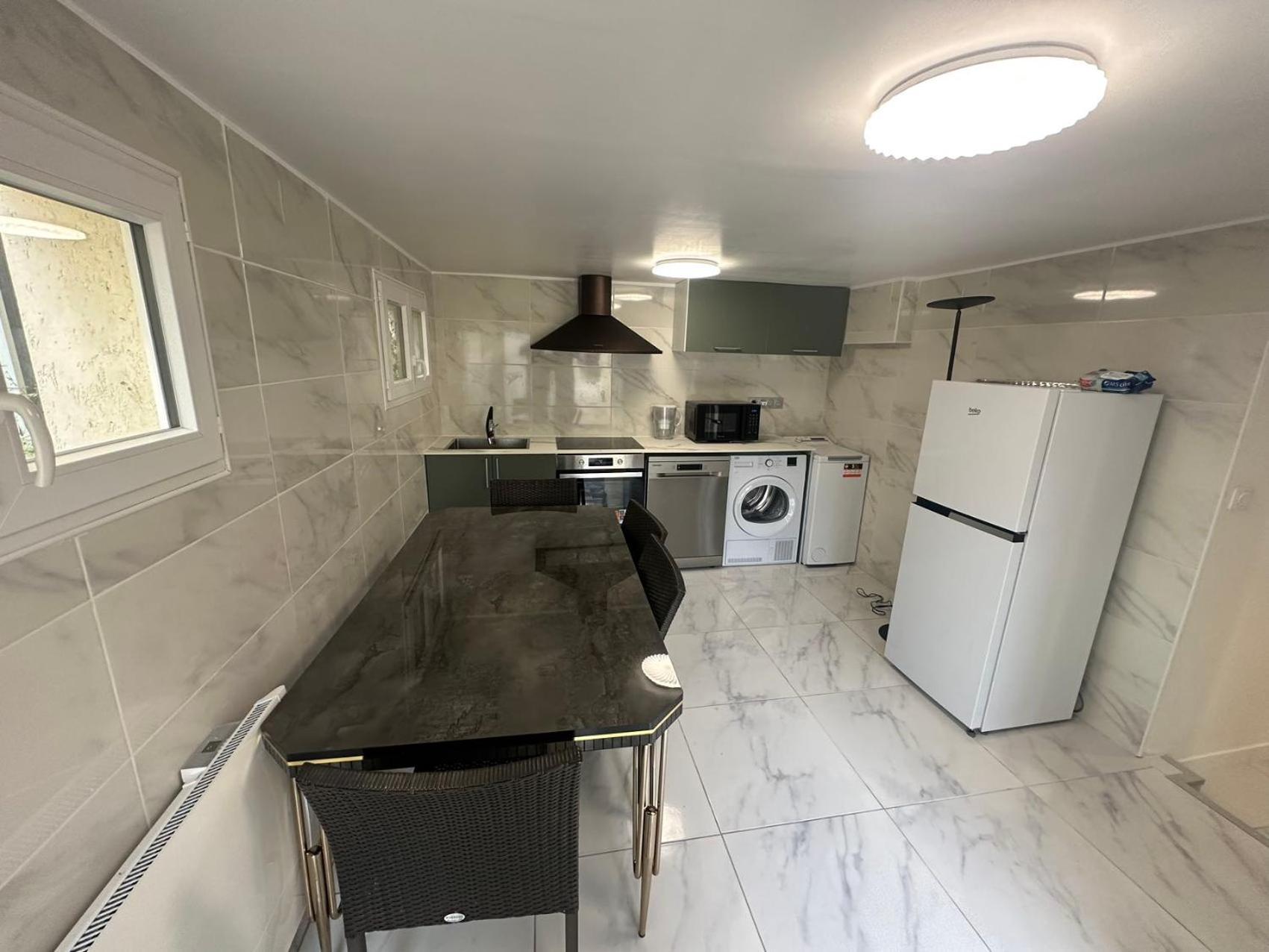 Appartement Calme Moderne Proche De Disneyland Wifi & Cafe Gratuit & Arrivee Autonome Bussy-Saint-Georges Luaran gambar