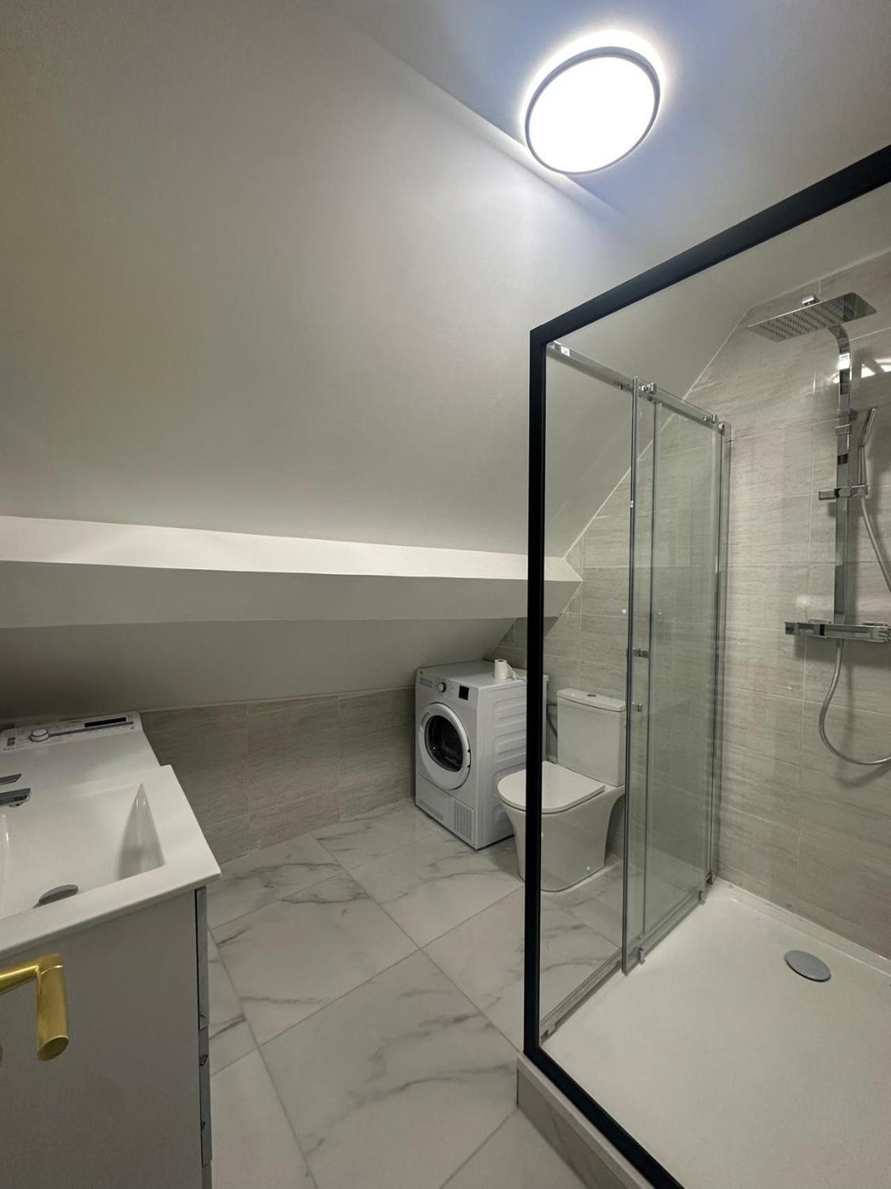 Appartement Calme Moderne Proche De Disneyland Wifi & Cafe Gratuit & Arrivee Autonome Bussy-Saint-Georges Luaran gambar
