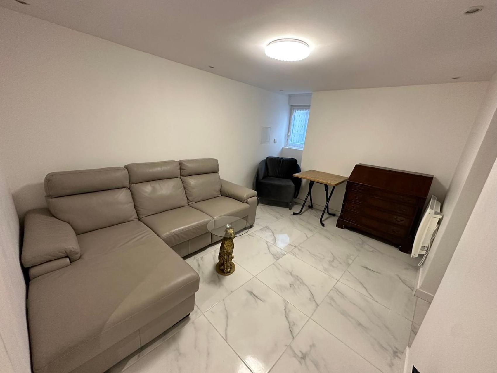 Appartement Calme Moderne Proche De Disneyland Wifi & Cafe Gratuit & Arrivee Autonome Bussy-Saint-Georges Luaran gambar