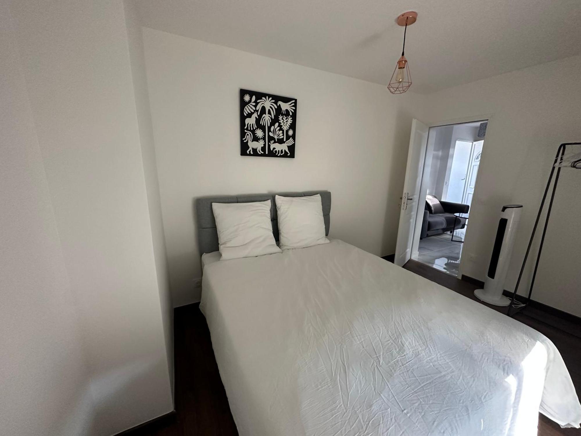 Appartement Calme Moderne Proche De Disneyland Wifi & Cafe Gratuit & Arrivee Autonome Bussy-Saint-Georges Luaran gambar