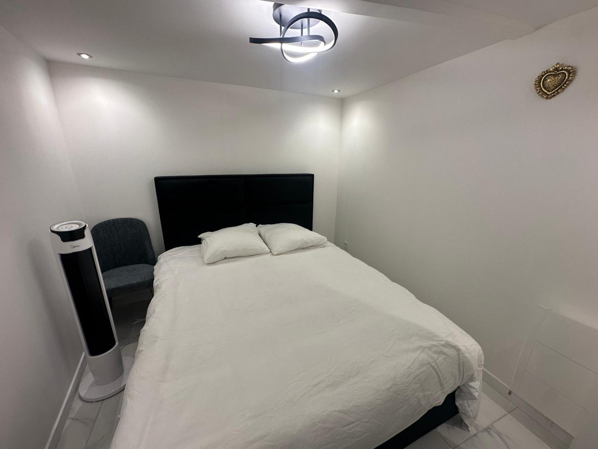 Appartement Calme Moderne Proche De Disneyland Wifi & Cafe Gratuit & Arrivee Autonome Bussy-Saint-Georges Luaran gambar