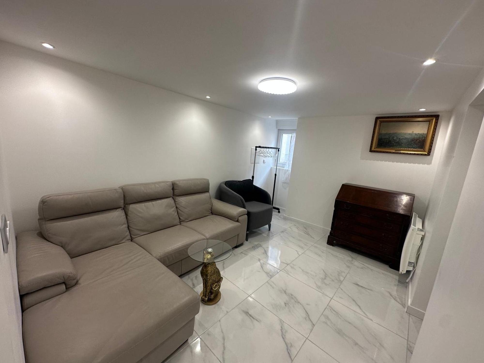 Appartement Calme Moderne Proche De Disneyland Wifi & Cafe Gratuit & Arrivee Autonome Bussy-Saint-Georges Luaran gambar