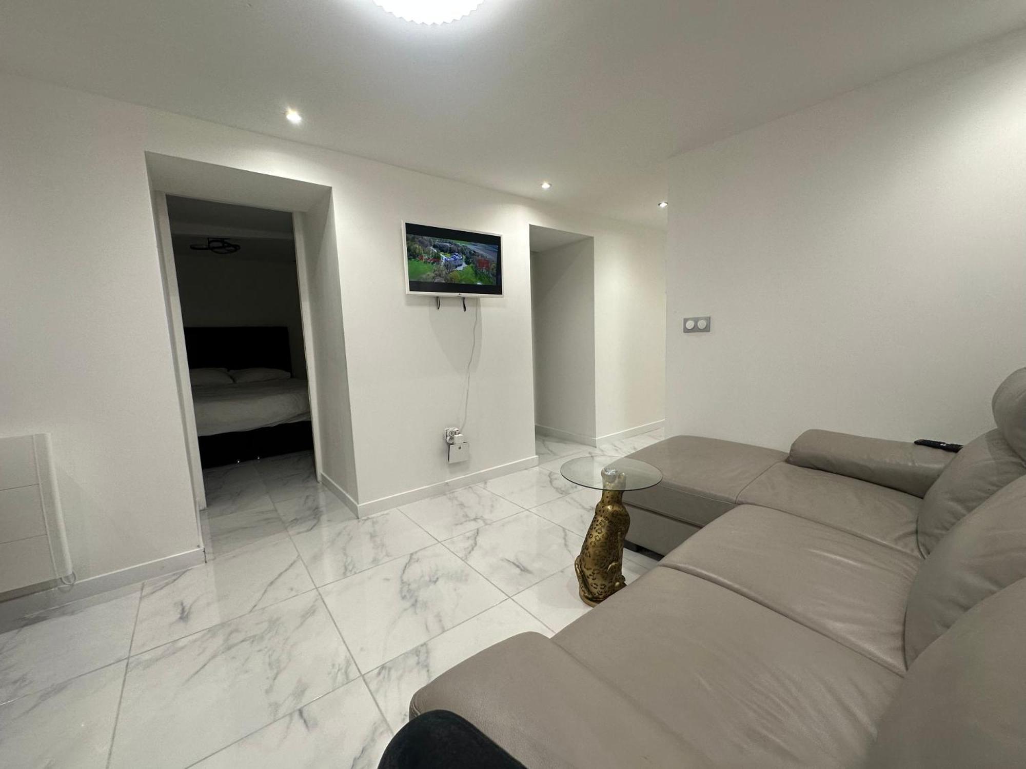 Appartement Calme Moderne Proche De Disneyland Wifi & Cafe Gratuit & Arrivee Autonome Bussy-Saint-Georges Luaran gambar
